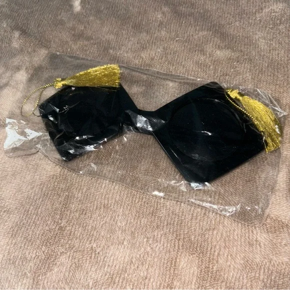 Graduation Cap Glasses - Picture 6 of 6